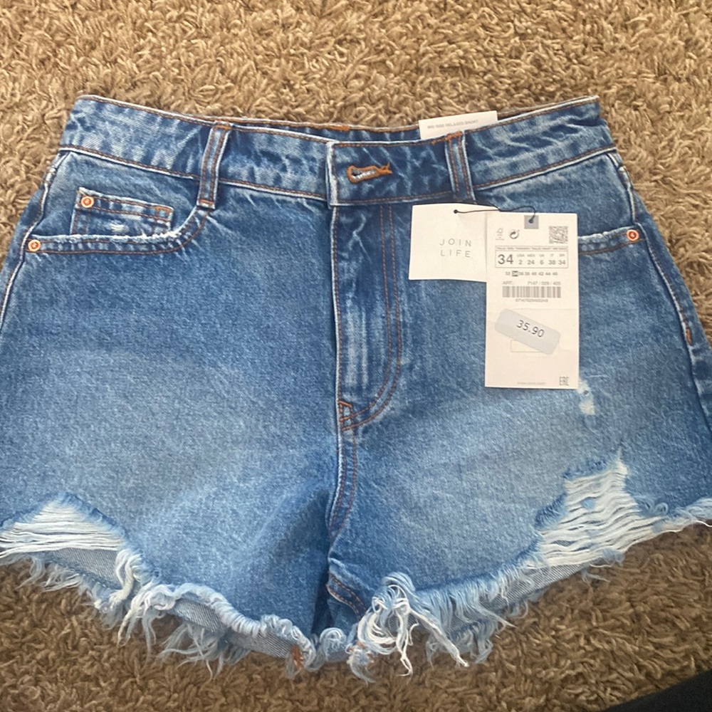 Zara Mid Rise Relaxed Jean Shorts, never worn